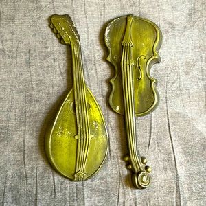 Royal stamped vintage cast metal mandolin and cello wall hanging set (23-106)
